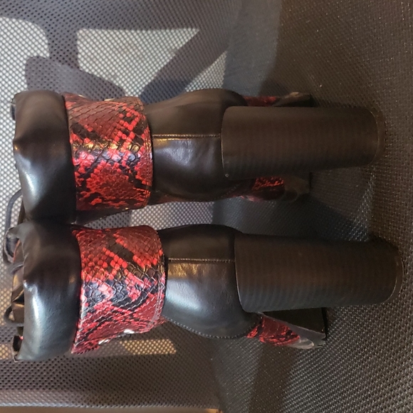 New Red and black faux snake boots - Picture 3 of 4